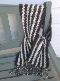 Hand knitted saw-tooth scarf